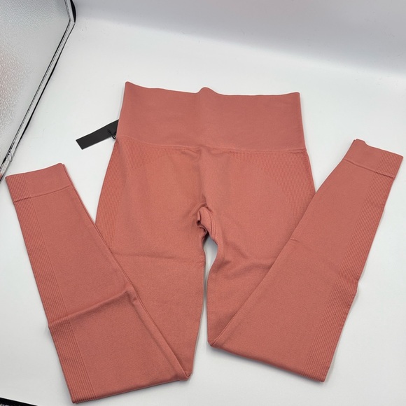 OUAI x Set Active seamless running yoga womans ribbed Melrose place Leggings - Picture 4 of 9